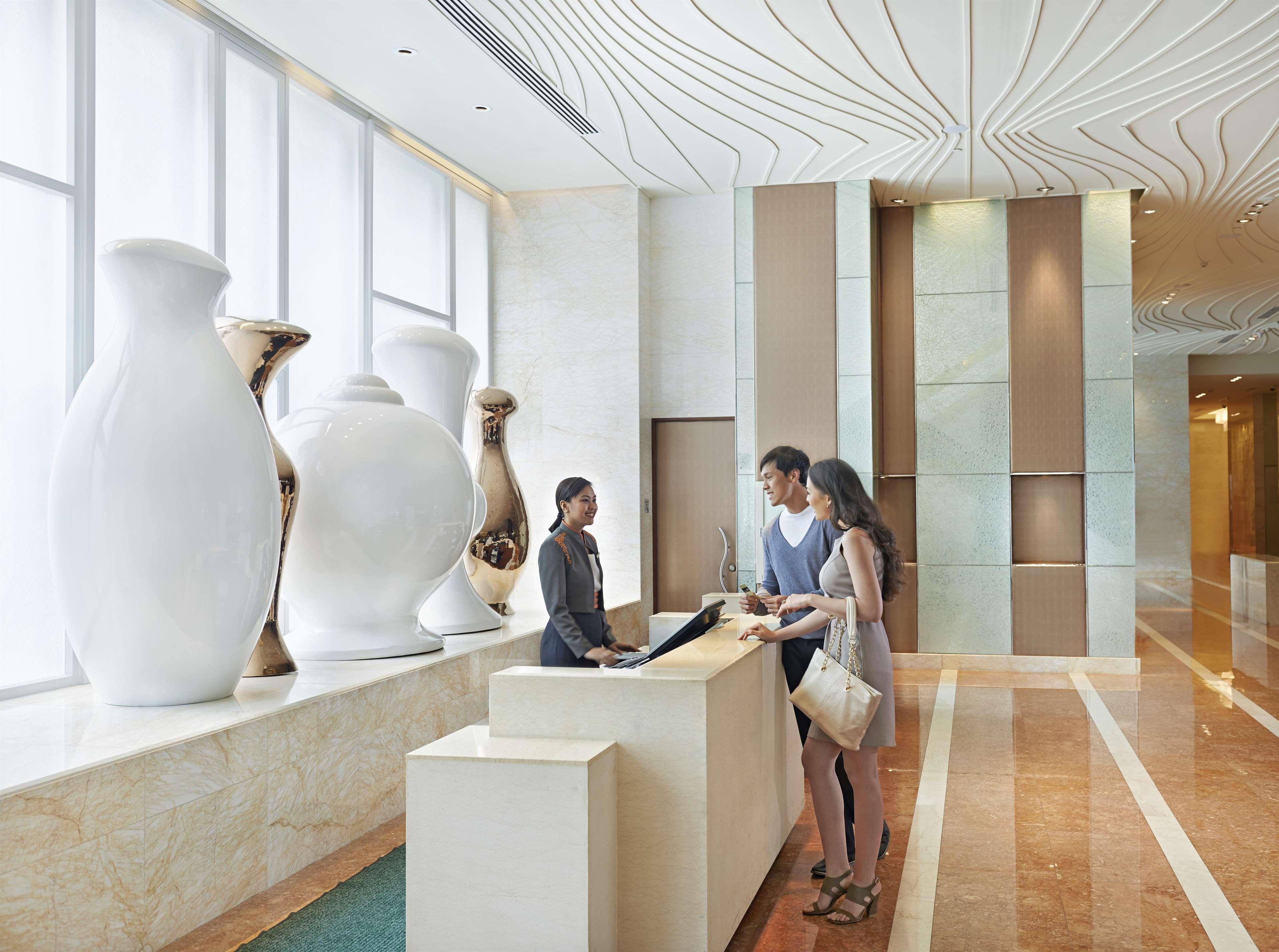 Hotel Fairmont Makati Makati City Exterior foto Concierge at the Mandarin Oriental, Hong Kong